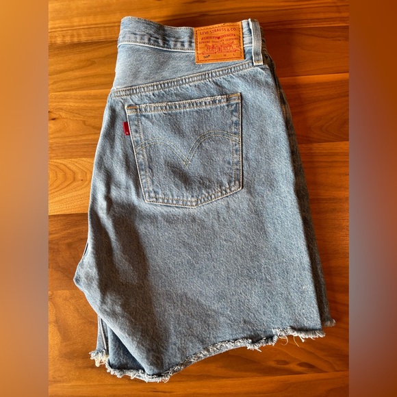 Levi’s  501 Premium Jean Shorts 33W, 6 inch inseam, slightly Distressed - Picture 5 of 7